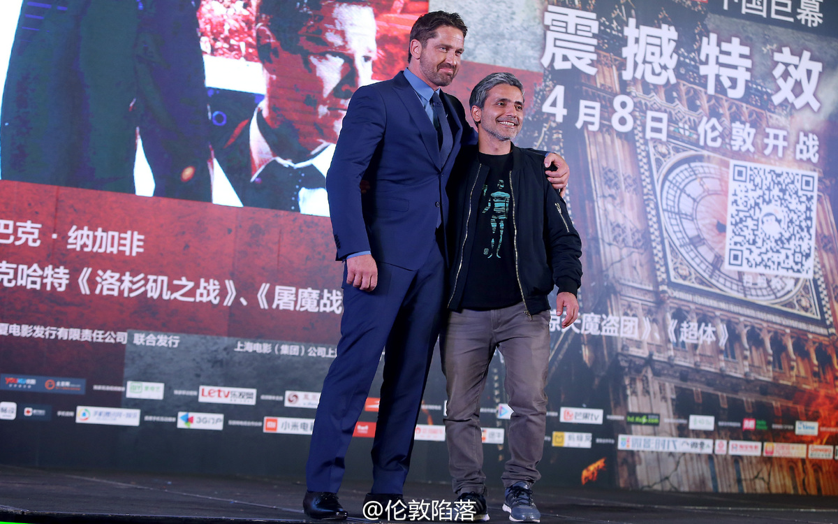 Actor Gerard Butler and director Babak Najaf at the Chinese premiere of London Has Fallen (Official Weibo) 