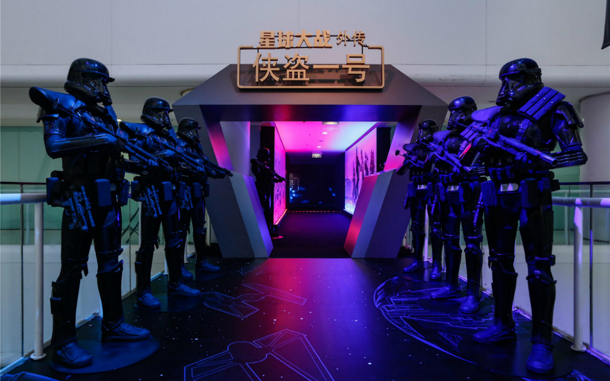 Imperial Stormtroopers guard the entrance to the Beijing premiere of Rogue One: A Star Wars Story (Courtesy Mtime)