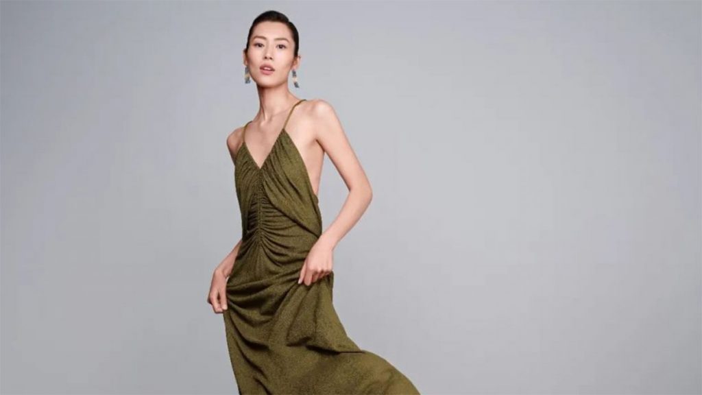 Download Chinese model Liu Wen flaunts a designer Moynat bag