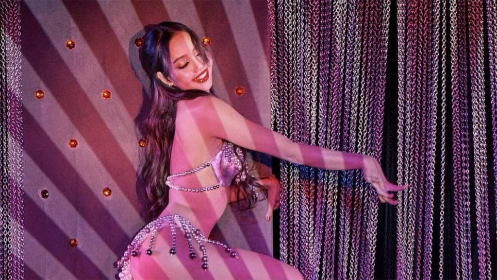Blackpink 的 Lisa 歌舞表演在中国社交媒体上引发争议 |